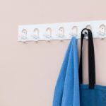 Cascando Hangon 7 Cm 7-Hook Coat Rack Flow coat rack in interior setting