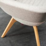 Züco Zuco AV 0705 Loungesessel Kufengestell Straff Gepolstert Cantilever Averio lounge chair in an interior setting